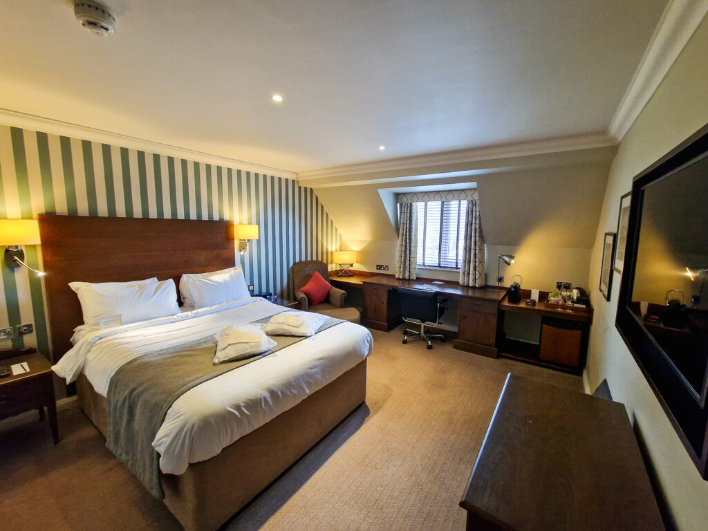 Double bed room at the Kettering Park Hotel